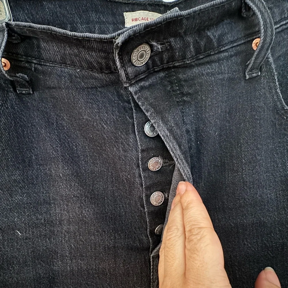 Levi’s Black Ribcage Straight Ankle Jeans | size 32 | button up fly - Picture 3 of 4